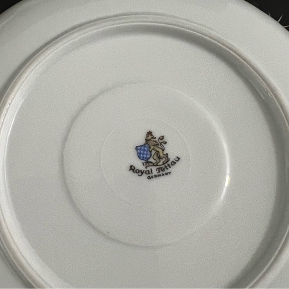 Royal Tettau Annette Set Of 4 Porcelain White With Gold Trim Saucers Only - Picture 3 of 5